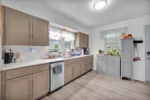 7022 W 114th Pl, Worth, IL 60482 - Photo 12