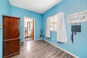 519 W 8th St, Dixon, IL 61021 - Photo 6