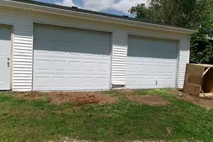 305 W Thomas St, Martinton, IL 60951 - Photo 4