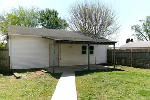 305 W Thomas St, Martinton, IL 60951 - Photo 6