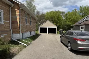 208 W Nippersink Rd, Round Lake, IL 60073 - Photo 2