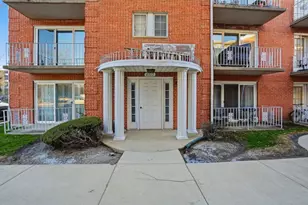 8713 W Ballard Rd, Des Plaines, IL 60016 - Photo 1