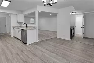 984 Four Seasons Blvd, Aurora, IL 60504 - Photo 4