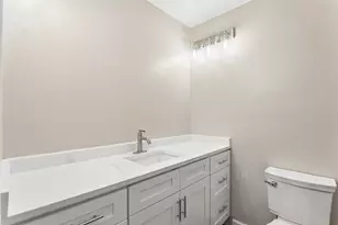 807 E Golfview Dr, Mount Prospect, IL 60056 - Photo 20
