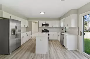 731 Roaring Brook Ln, Algonquin, IL 60102 - Photo 6