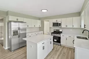 731 Roaring Brook Ln, Algonquin, IL 60102 - Photo 8