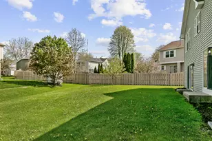 731 Roaring Brook Ln, Algonquin, IL 60102 - Photo 2