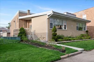 2732 W Estes Ave, Chicago, IL 60645 - Photo 1