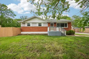 18120 W Big Oaks Rd, Grayslake, IL 60030 - Photo 2
