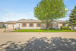 8438 Hickory Tree Dr, Machesney Park, IL 61115 - Photo 2