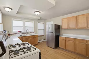 612 Oak St, Woodstock, IL 60098 - Photo 2