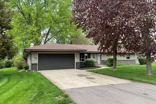 4586 Comet Dr, Machesney Park, IL 61115 - Photo 2