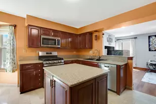 17 Buchanan Ln, Streamwood, IL 60107 - Photo 8