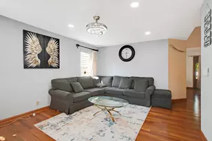 17 Buchanan Ln, Streamwood, IL 60107 - Photo 2