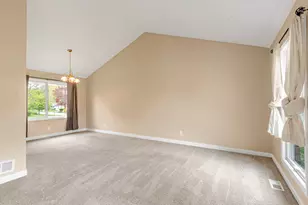 6 Cambridge Ct, Cary, IL 60013 - Photo 4