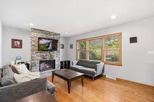 4454 N Richmond St, Chicago, IL 60625 - Photo 2