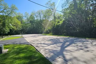 11225 S Kean Ave, Palos Hills, IL 60465 - Photo 2