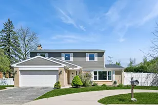 910 Birch Ct, Deerfield, IL 60015 - Photo 1
