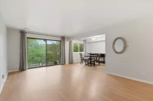 100 S Vail Ave, Arlington Heights, IL 60005 - Photo 2