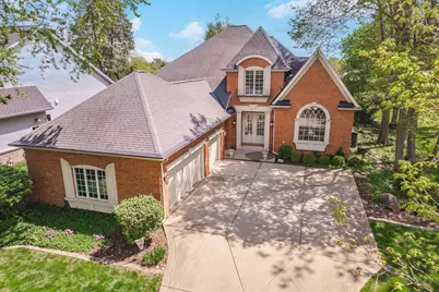 704 S Mercer Avenue, Bloomington, IL 61701 - Photo 2