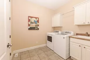 704 S Mercer Ave, Bloomington, IL 61701 - Photo 32