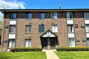 13 Crestview Ln, Vernon Hills, IL 60061 - Photo 1