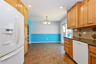 3008 W 110th Pl, Chicago, IL 60655 - Photo 8