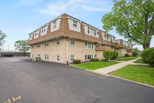 9911 W 58th St, Countryside, IL 60525 - Photo 4