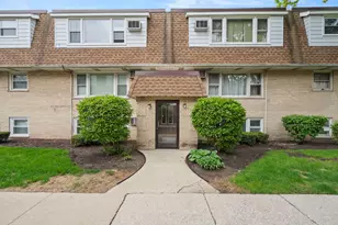 9911 W 58th St, Countryside, IL 60525 - Photo 1