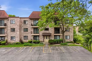 5513 Chateau Dr, Rolling Meadows, IL 60008 - Photo 1