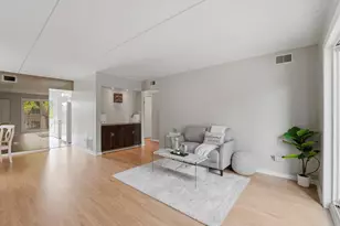 5513 Chateau Dr, Rolling Meadows, IL 60008 - Photo 2