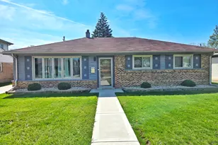 980 W Grant Dr, Des Plaines, IL 60016 - Photo 2