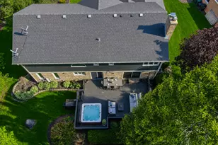 250 Covington Dr, Barrington, IL 60010 - Photo 2