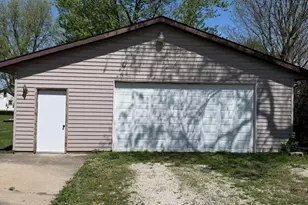 204 E Ash St, Chatsworth, IL 60921 - Photo 2