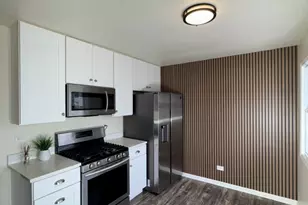 461 Congress Ct, Wood Dale, IL 60191 - Photo 2