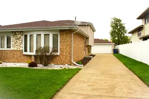 10013 S Menard Ave, Oak Lawn, IL 60453 - Photo 2