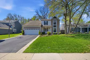 1320 Yellowstone Pkwy, Algonquin, IL 60102 - Photo 2