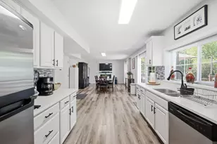1320 Yellowstone Pkwy, Algonquin, IL 60102 - Photo 4