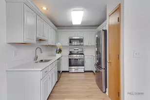 2944 Oak Ct, Schaumburg, IL 60193 - Photo 14