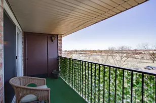 1101 S Hunt Club Dr, Mount Prospect, IL 60056 - Photo 24