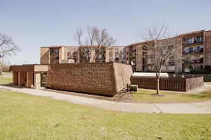 1101 S Hunt Club Dr, Mount Prospect, IL 60056 - Photo 42
