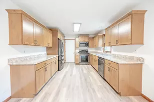9509 Ballard Rd, Crystal Lake, IL 60014 - Photo 4