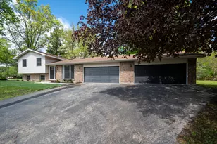 24340 Davids Ct, Naperville, IL 60564 - Photo 2