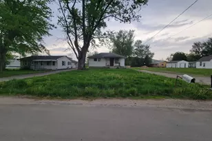 2313 Richards Ln, Springfield, IL 62702 - Photo 1
