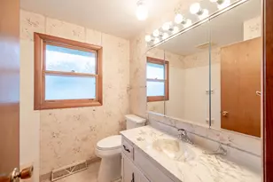 765 Algona Ave, Elgin, IL 60120 - Photo 10