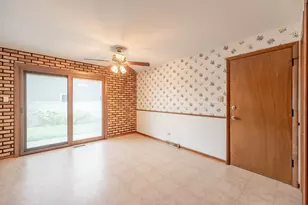 765 Algona Ave, Elgin, IL 60120 - Photo 2