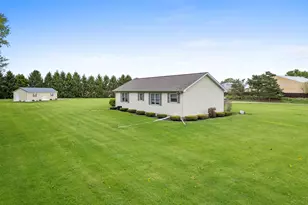 460 E Railroad Ave, Leland, IL 60531 - Photo 26