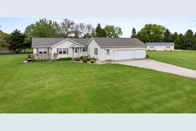 460 E Railroad Avenue, Leland, IL 60531 - Photo 2