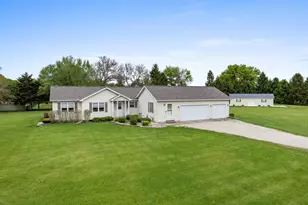460 E Railroad Ave, Leland, IL 60531 - Photo 2