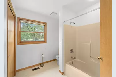 460 E Railroad Avenue, Leland, IL 60531 - Photo 16